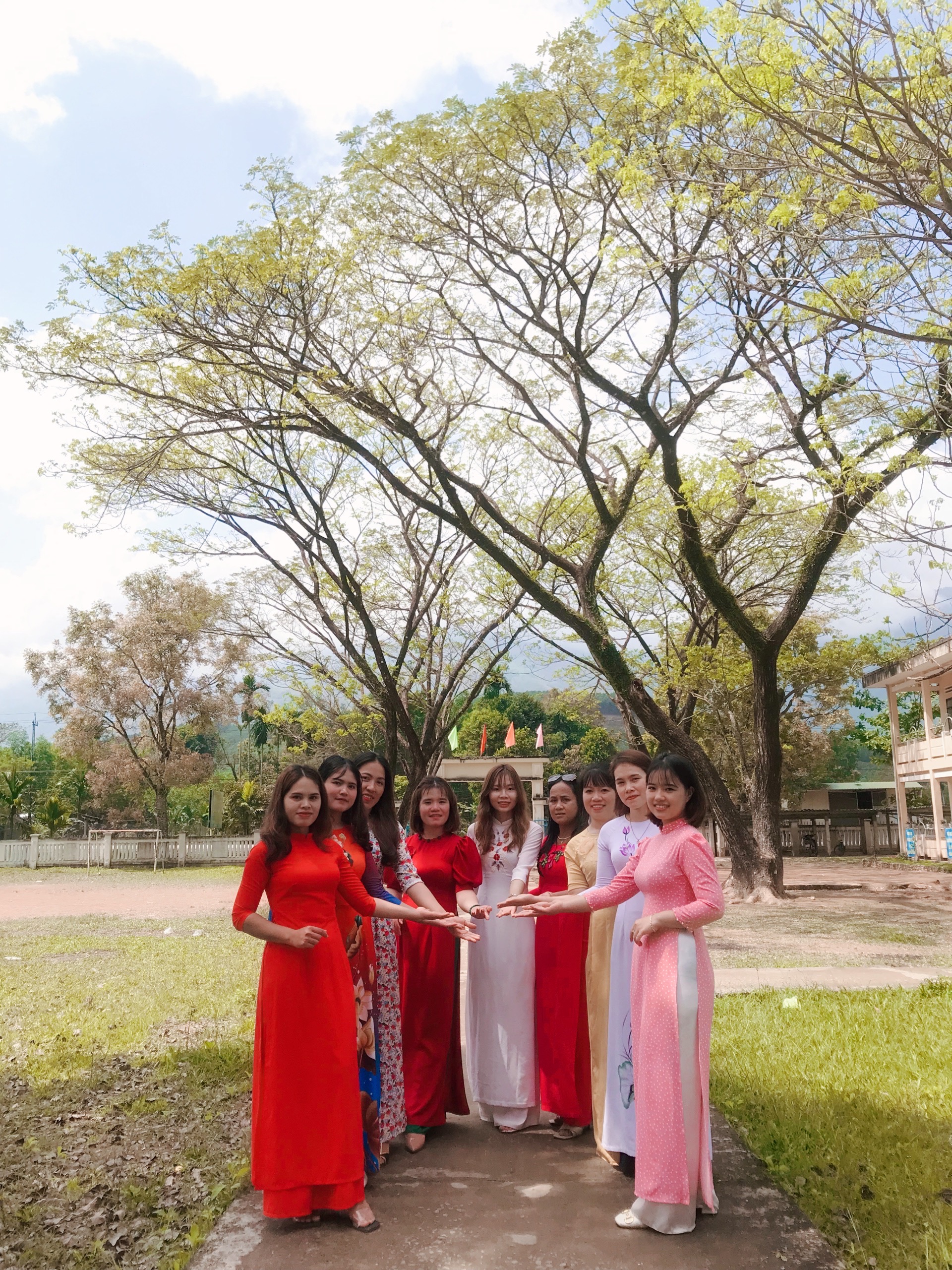 giáo viên Trường TH&THCS Ba Ngạc
